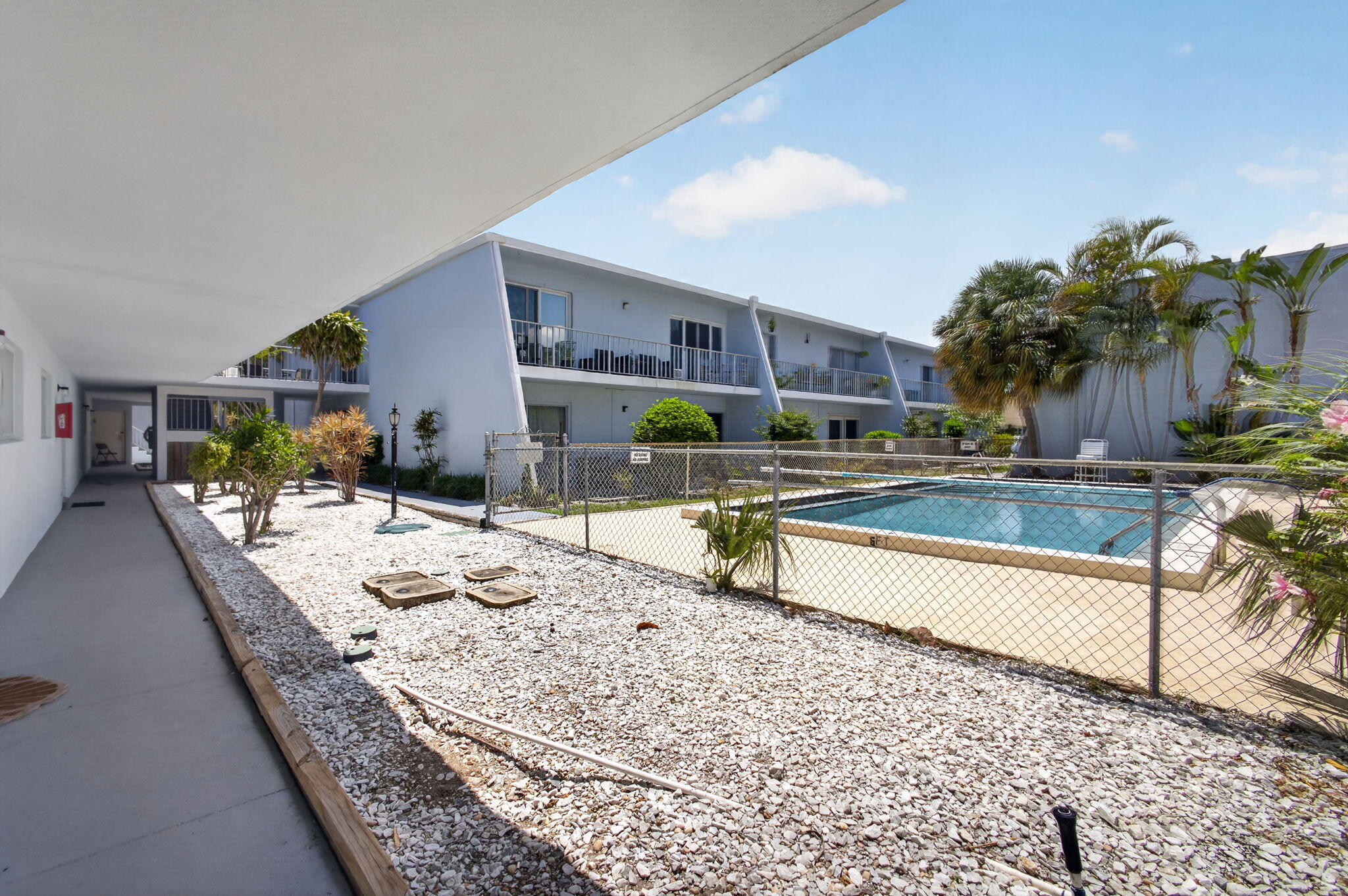 LORI-LYNN CONDO - Residential