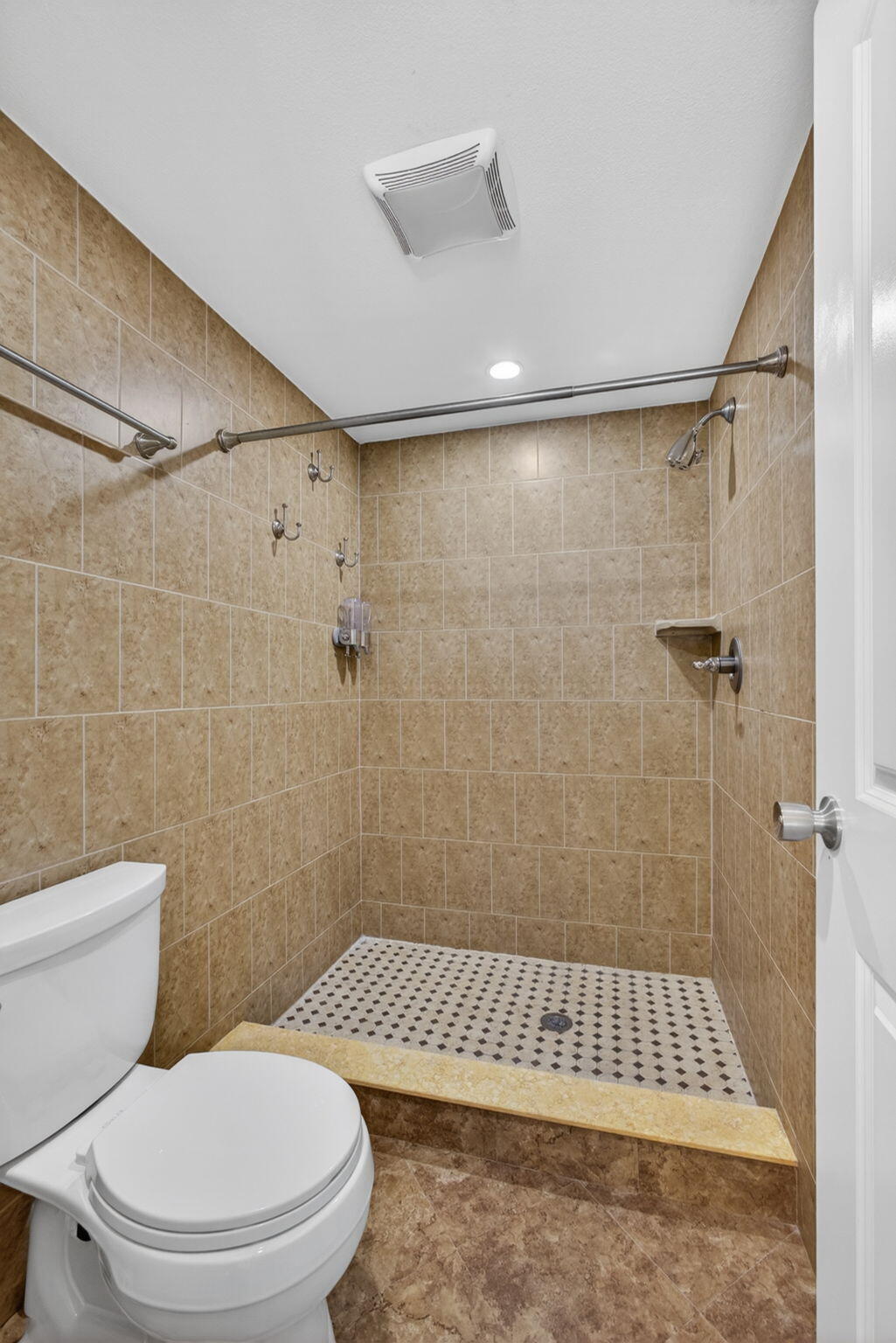 LORI-LYNN CONDO - Residential
