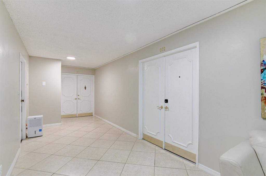 THREE THOUSAND CONDO - Residential