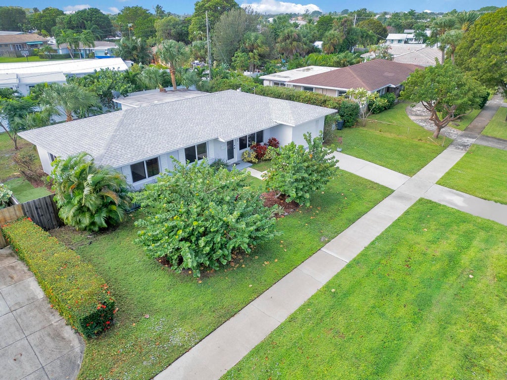 Photo of 524 Lighthouse Drive, North Palm Beach, FL 33408 (MLS # R11034990)