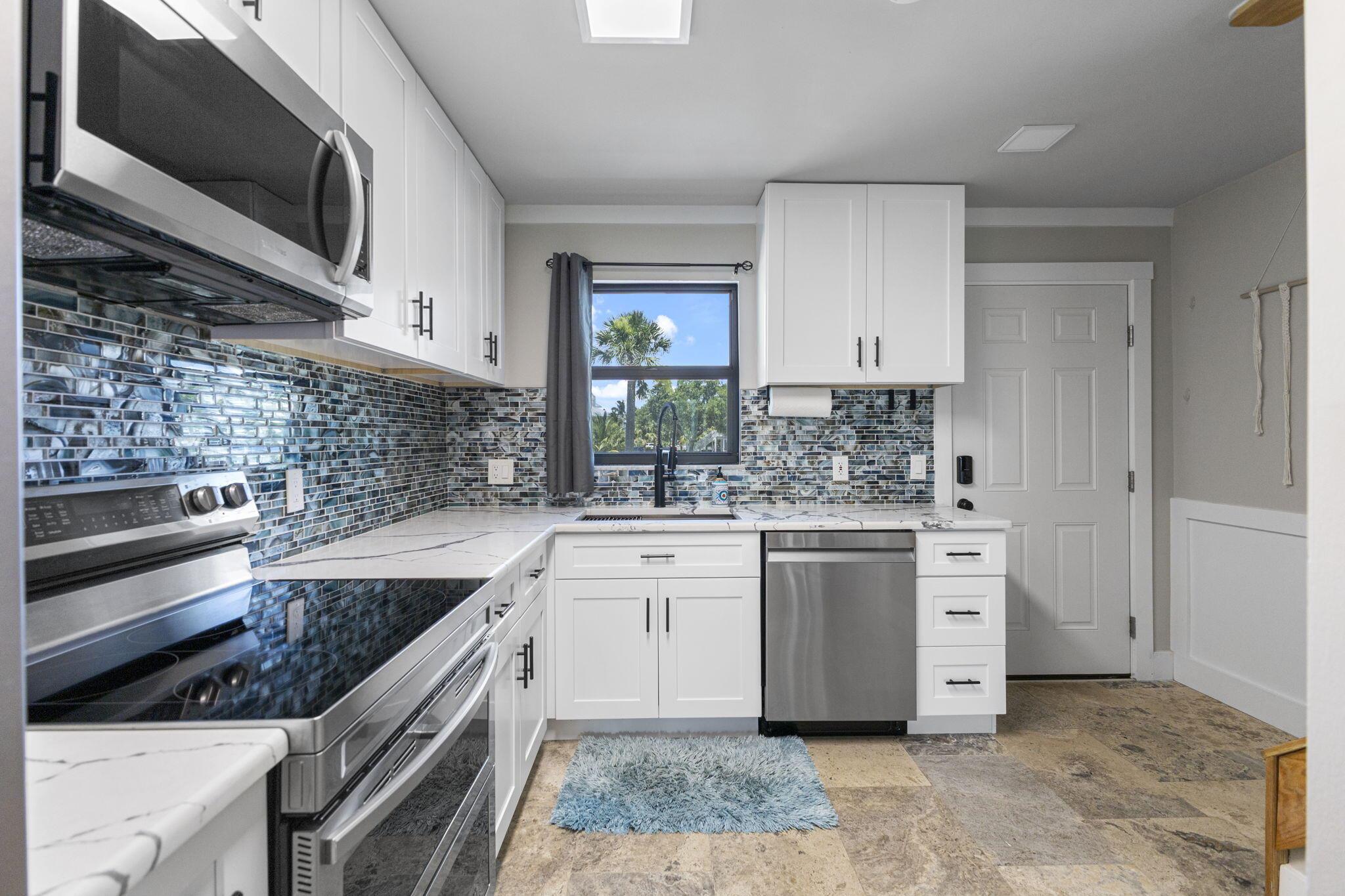1300 Seaway Drive 14, Fort Pierce, FL, 34949/$369,000 4 1300 Seaway Drive 14
