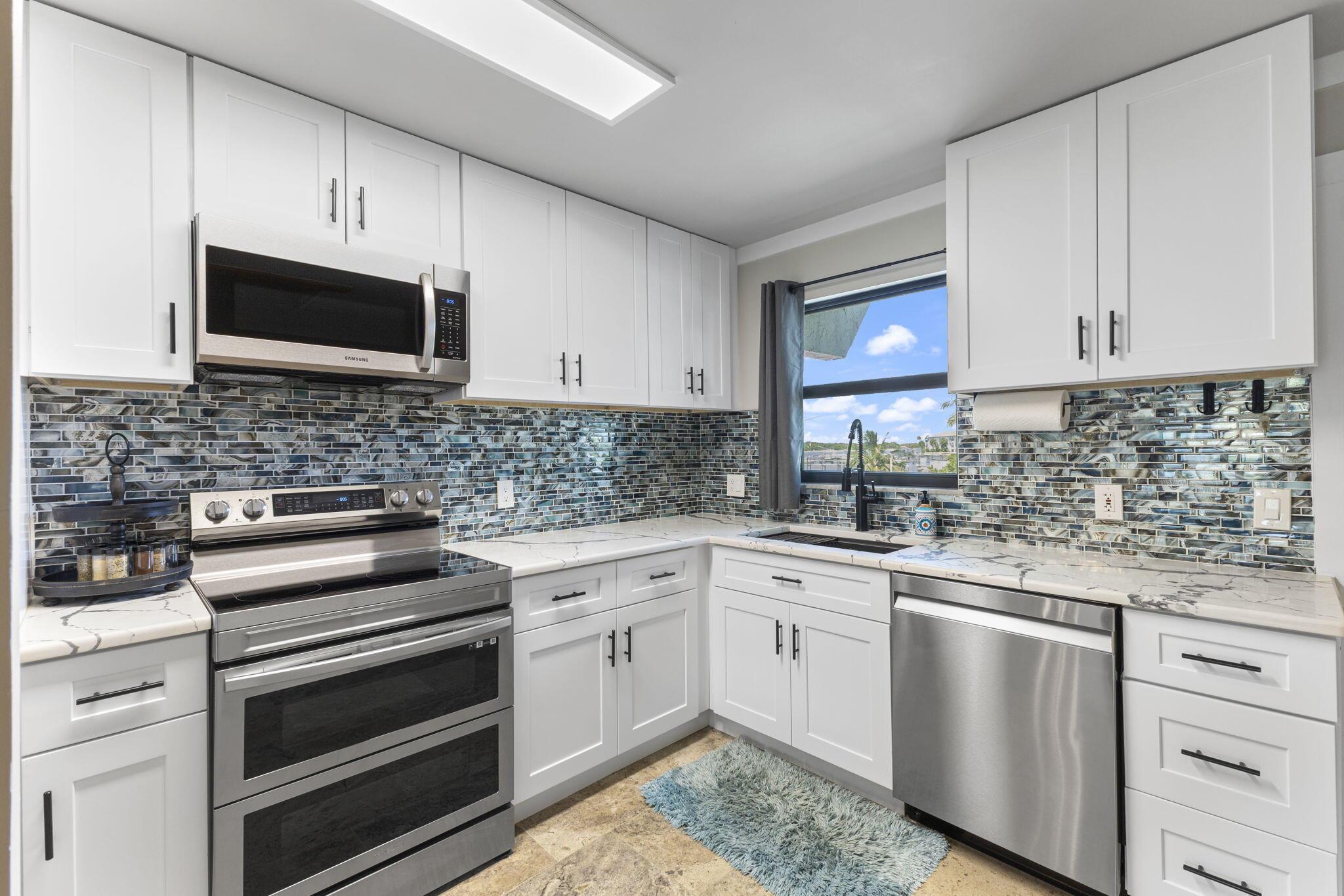 1300 Seaway Drive 14, Fort Pierce, FL, 34949/$369,000 3 1300 Seaway Drive 14