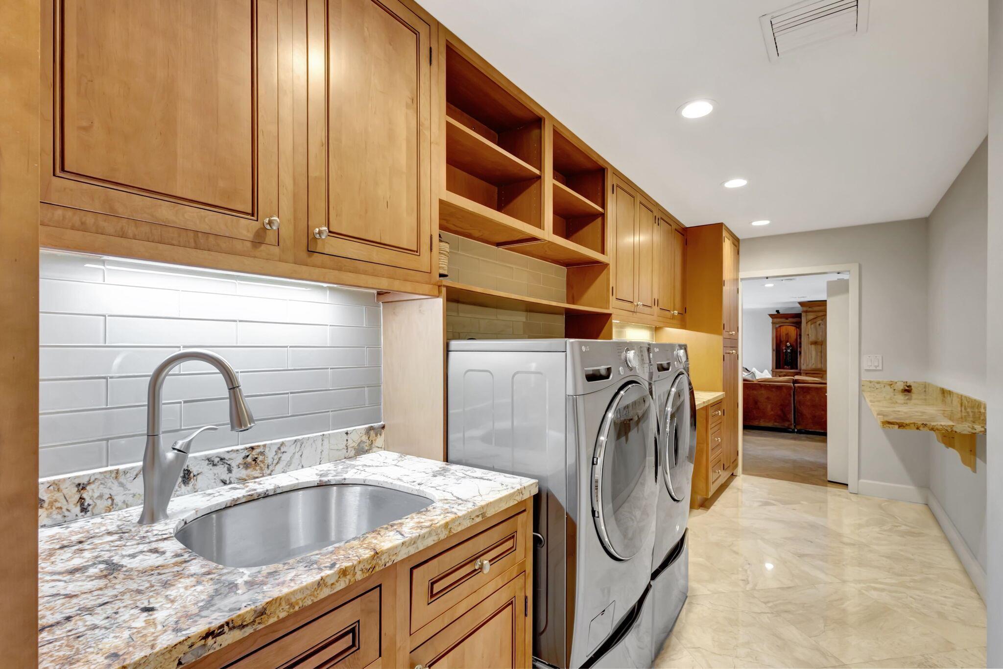 PIRATES COVE - Residential