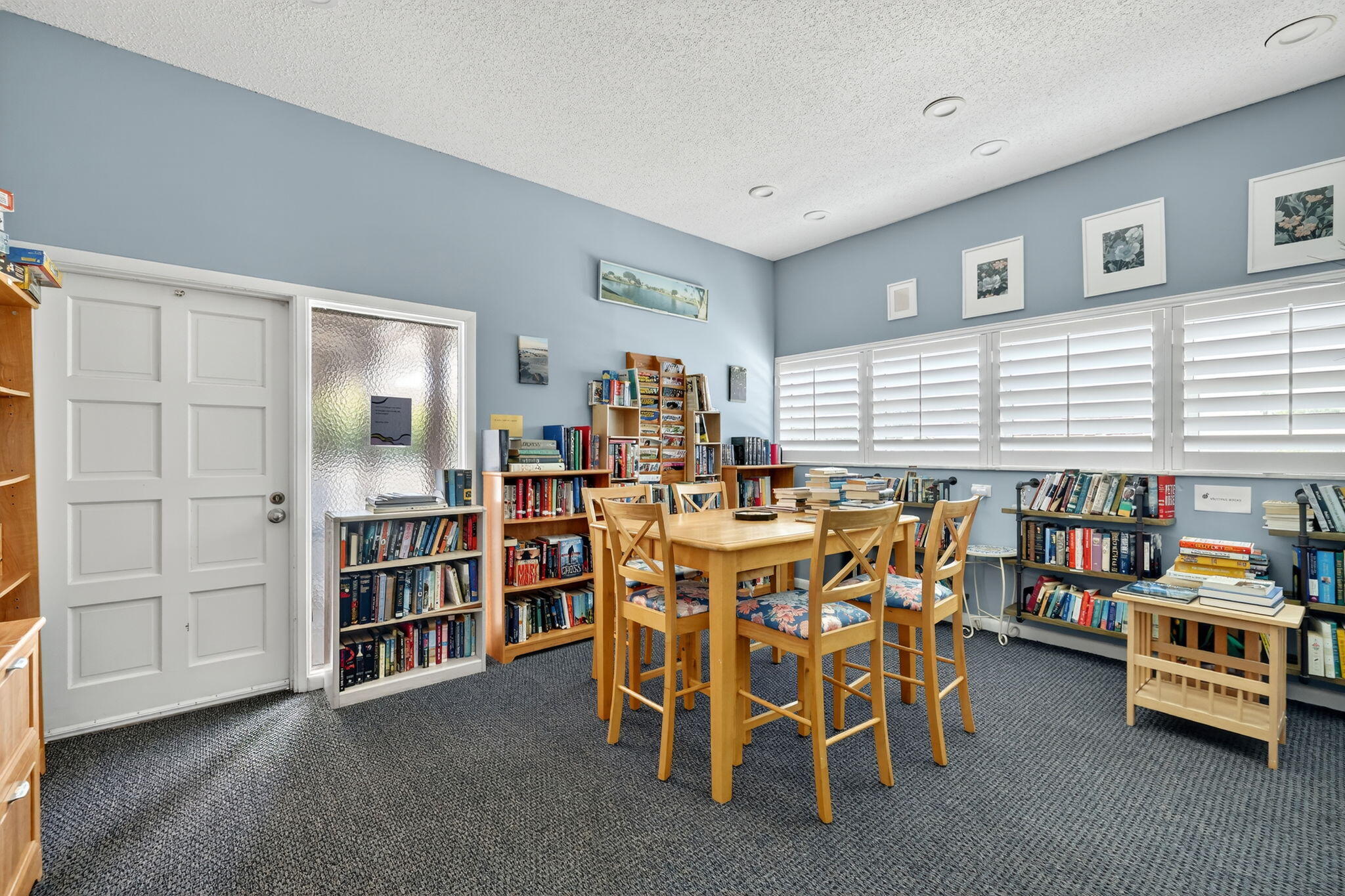 TWIN LAKES SOUTH & TOWN VILLAS CONDO - Residential