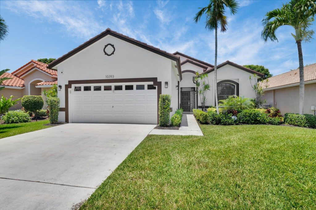 Photo of 10393 Lexington Circle S, Boynton Beach, FL 33436 (MLS # R11143372)