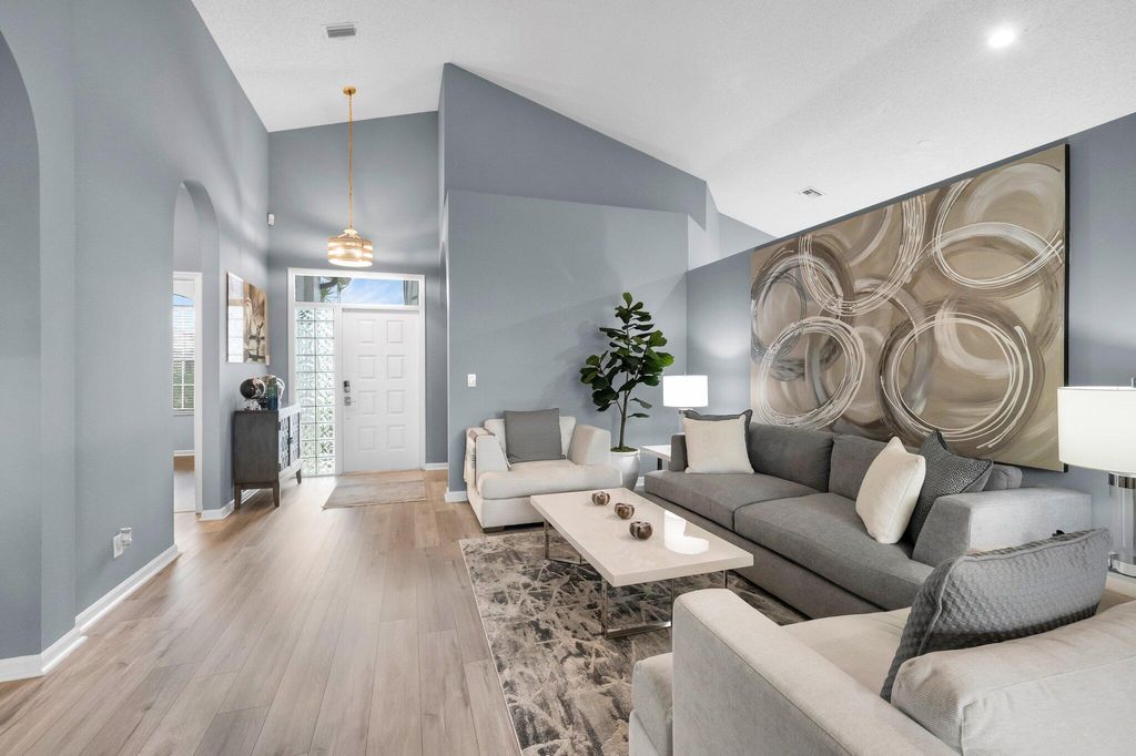 Photo of 10393 Lexington Circle S, Boynton Beach, FL 33436 (MLS # R11143372)