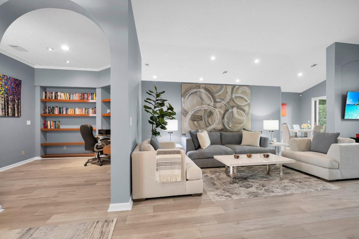 10393 Lexington Circle S