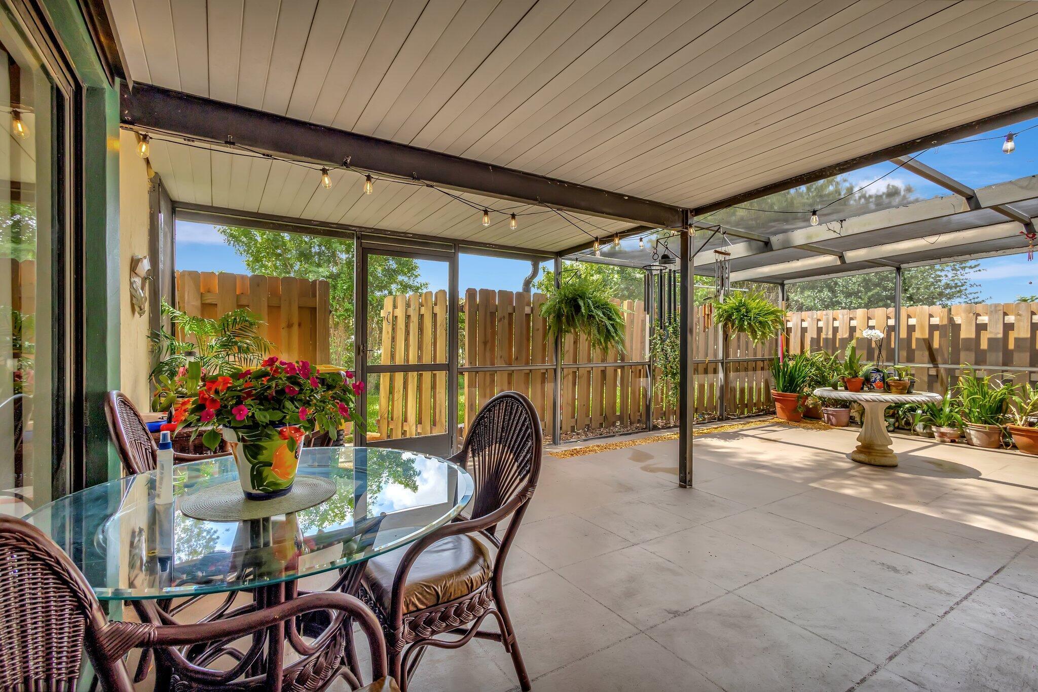 1030 Manor Dr 1030