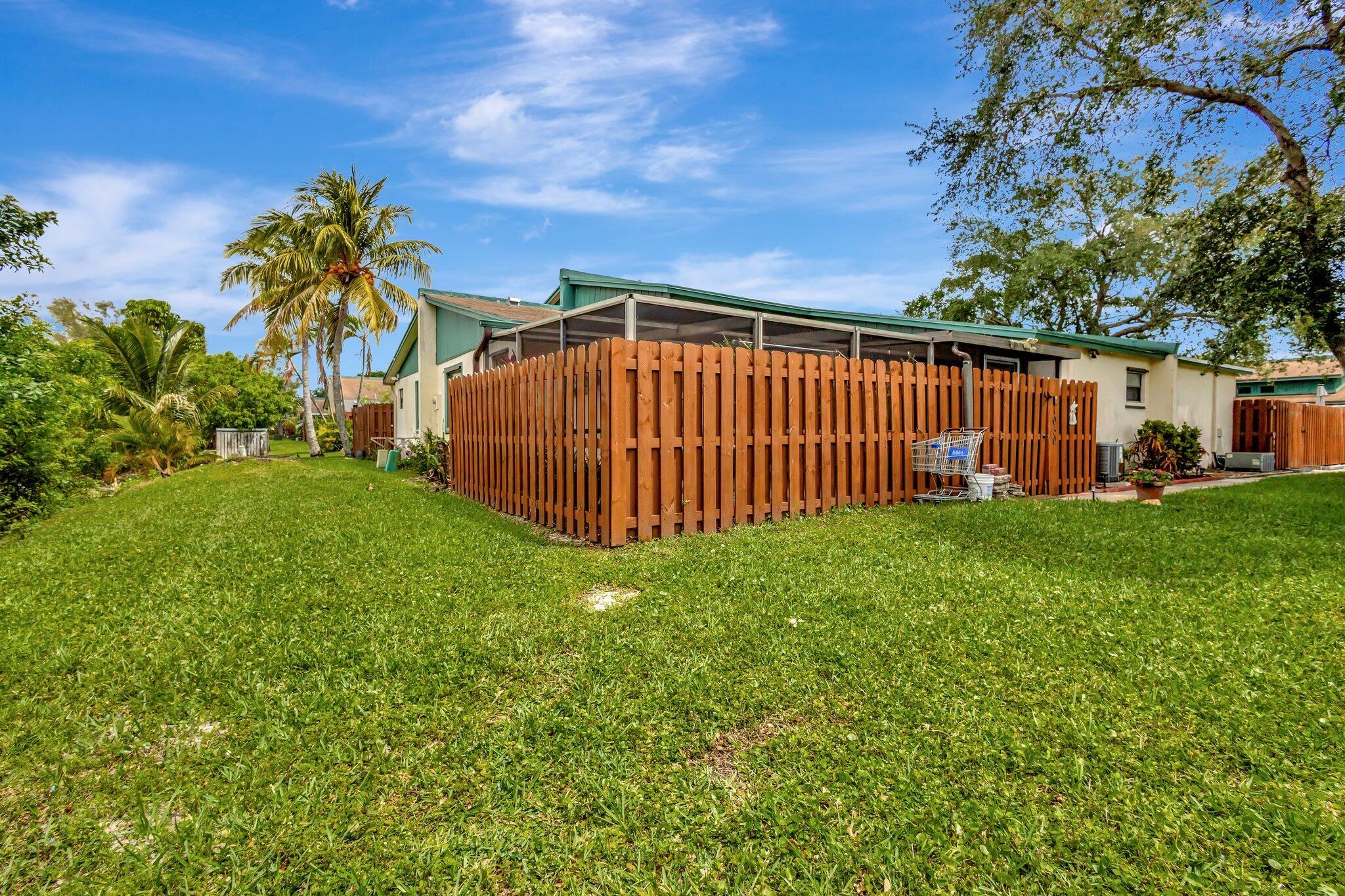 1030 Manor Dr 1030