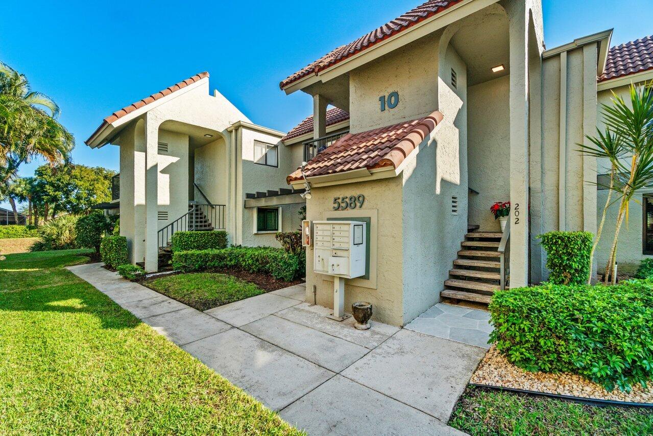 5589 Fairway Park Drive 202, Boynton Beach FL 33437
