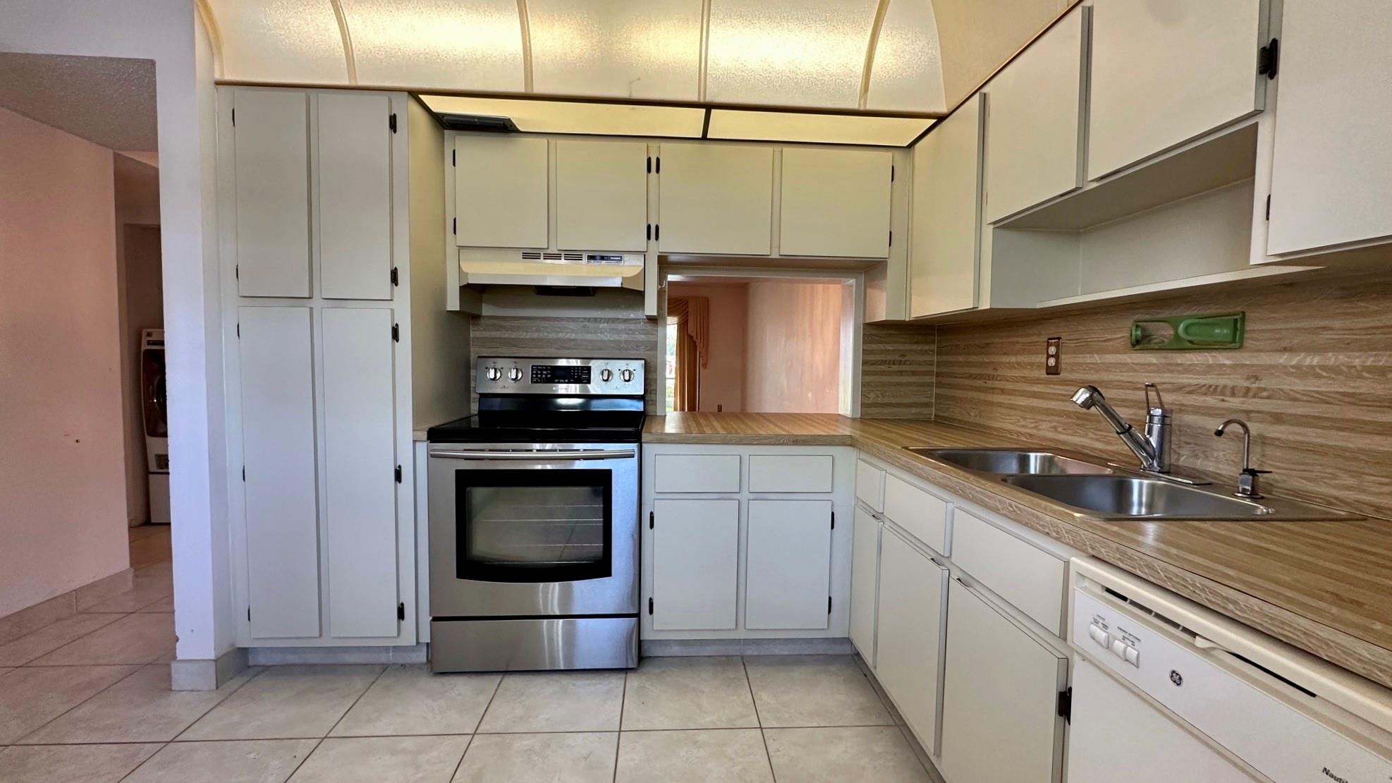 Well-maintained Corner 2 bedrooms, 2 baths condo in the desirable Lakes of Carriage Hills active adults community. Enjoy your morning coffee on the patio overlooking the lake or take a jog or evening walks on the lovely pathways around the lake. Maintenance fees include cable TV, HBO, water/sewer, trash removal, pest control, and building insurance. The Complex offers a heated pool, clubhouse, exercise room, billiard, tennis courts, shuffleboard, and more. The city bus takes residents to the local grocery shops and other points of interest. There are no rentals and no pets in this building. Buyers need to put 20% down and the HOA requires a 600 credit score.
1 Person over 55 is required and all others need to be over 18