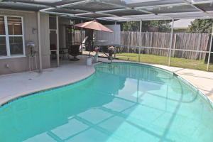 LAWN LAKE - Residential