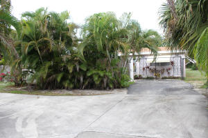 LAWN LAKE - Residential