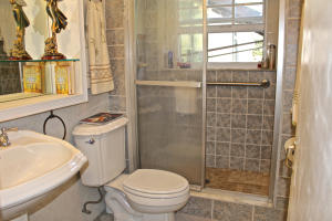 LAWN LAKE - Residential