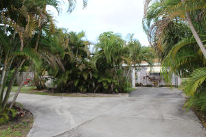 LAWN LAKE - Residential