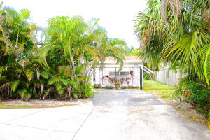 LAWN LAKE - Residential