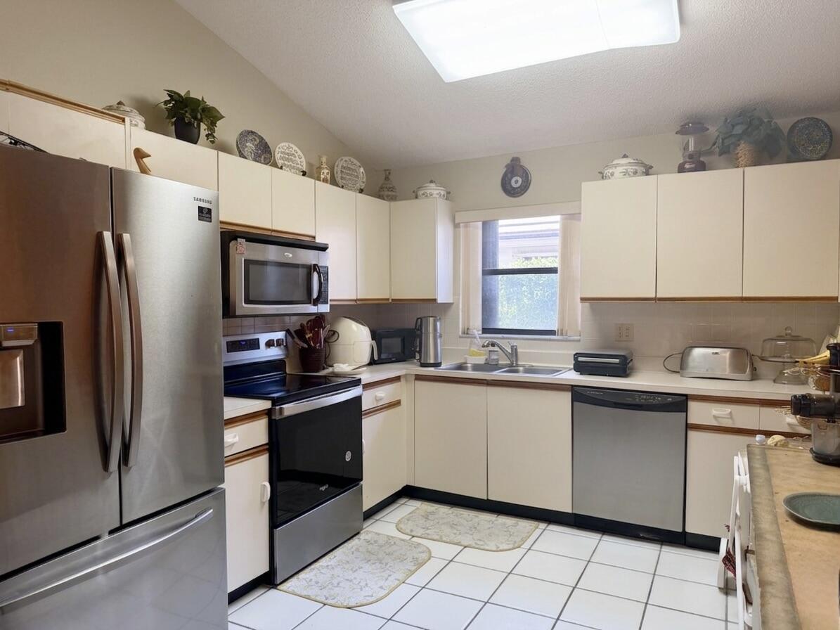 BRIGHTON LAKES - Residential