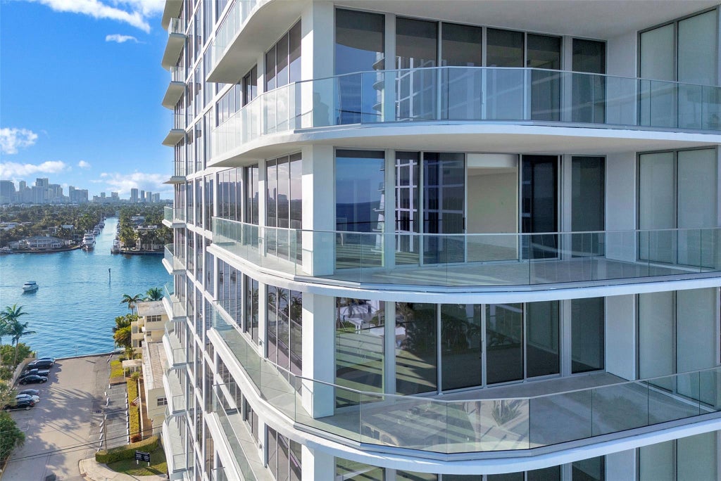 Photo of 153 N SEABREEZE Boulevard #902, Fort Lauderdale, FL 33304 (MLS # B26075094)