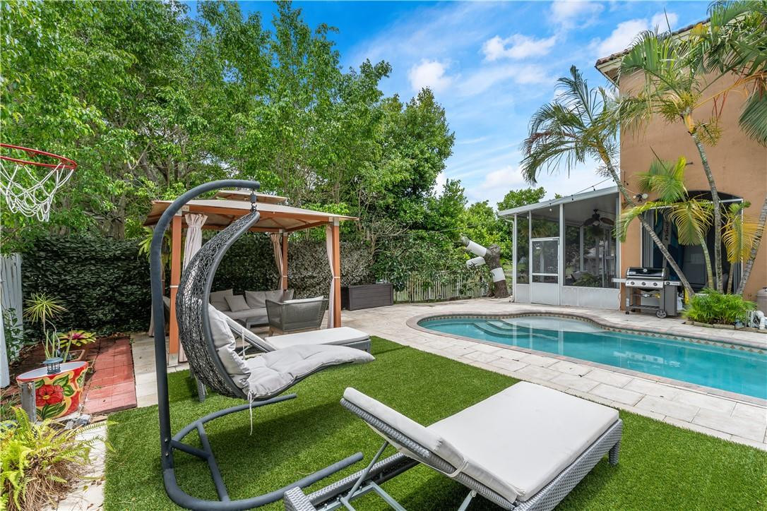 Maple Ridge 167-38 B - Residential