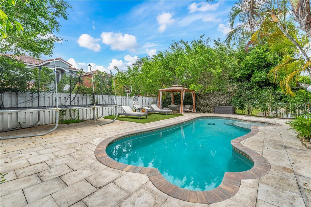 Maple Ridge 167-38 B - Residential