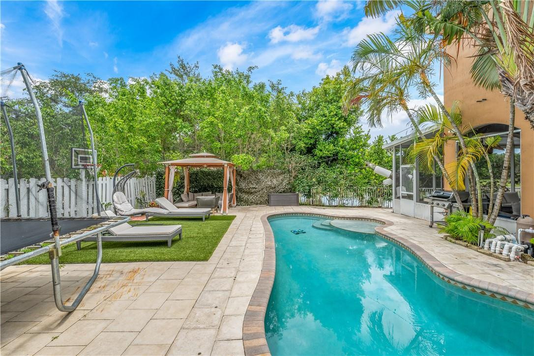 Maple Ridge 167-38 B - Residential