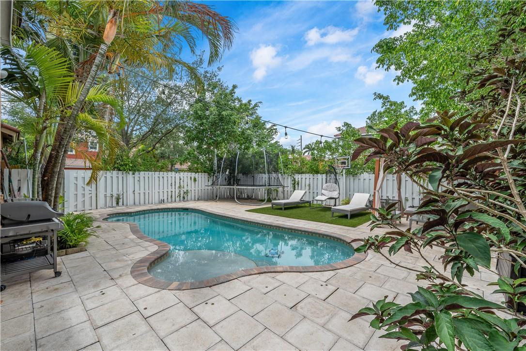 Maple Ridge 167-38 B - Residential