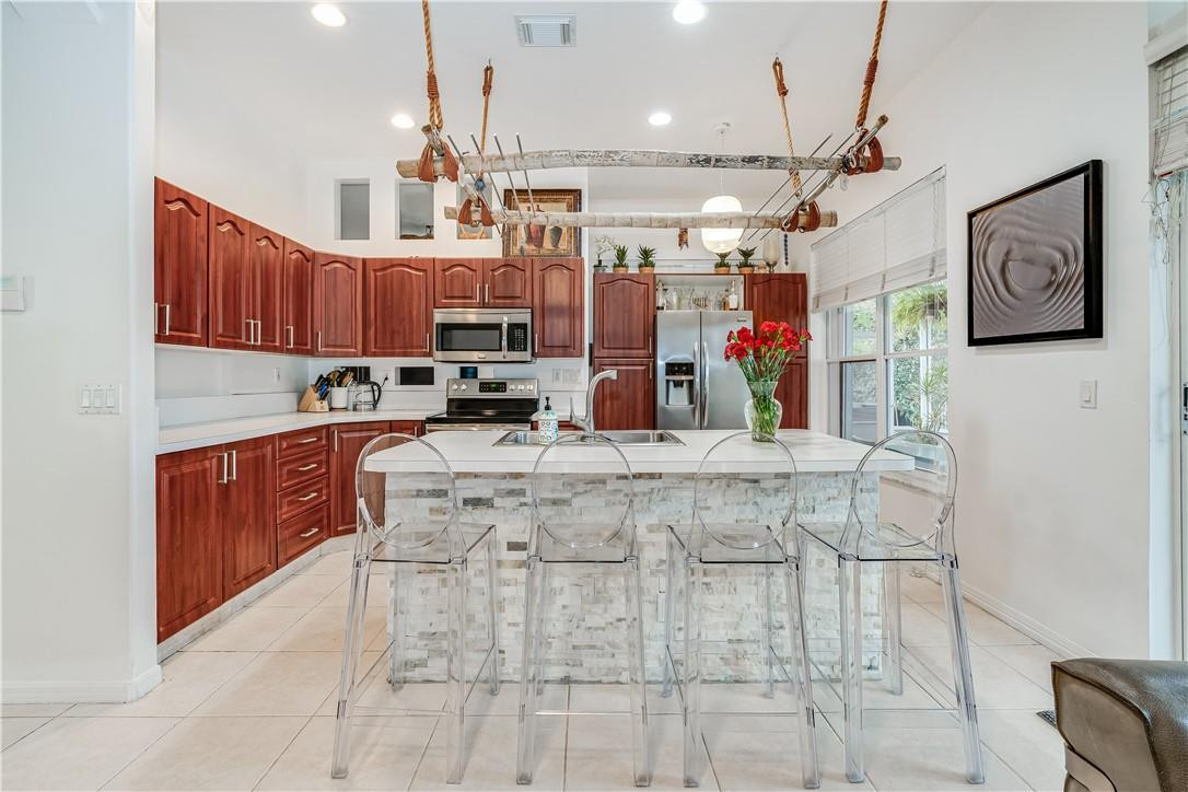 Maple Ridge 167-38 B - Residential