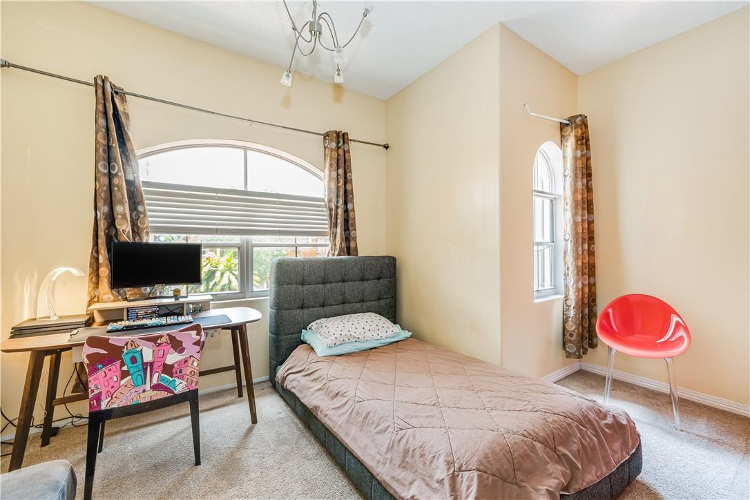 Maple Ridge 167-38 B - Residential