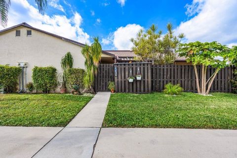 2503 Waterview Circle Palm Springs FL 33461