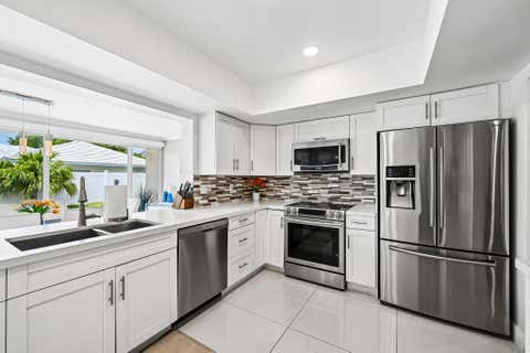 Tiny photo for 2940 NE 39th Court, Lighthouse Point, FL 33064 (MLS # B26033109)