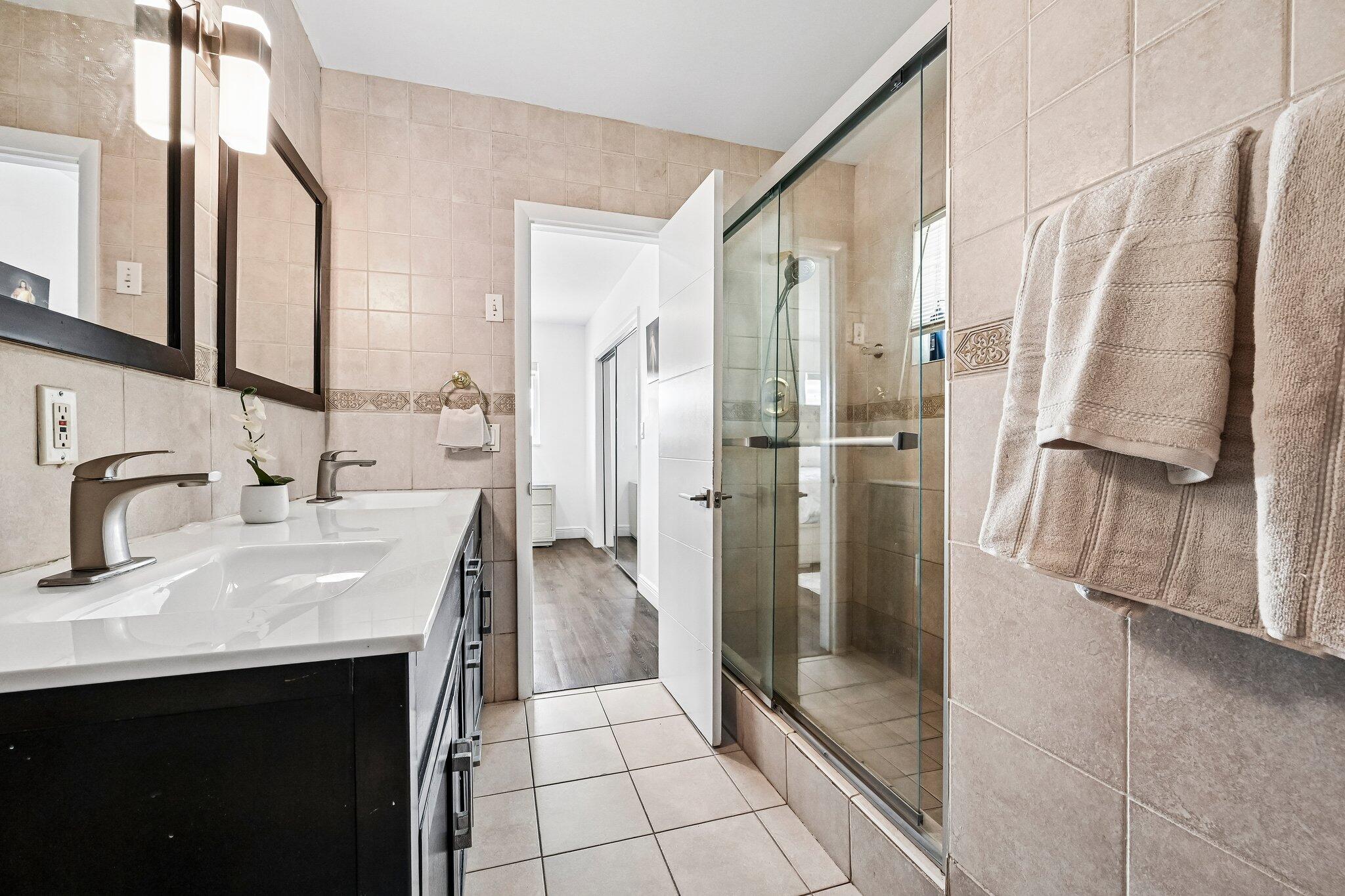 VENETIAN ISLES 2ND SEC - Residential