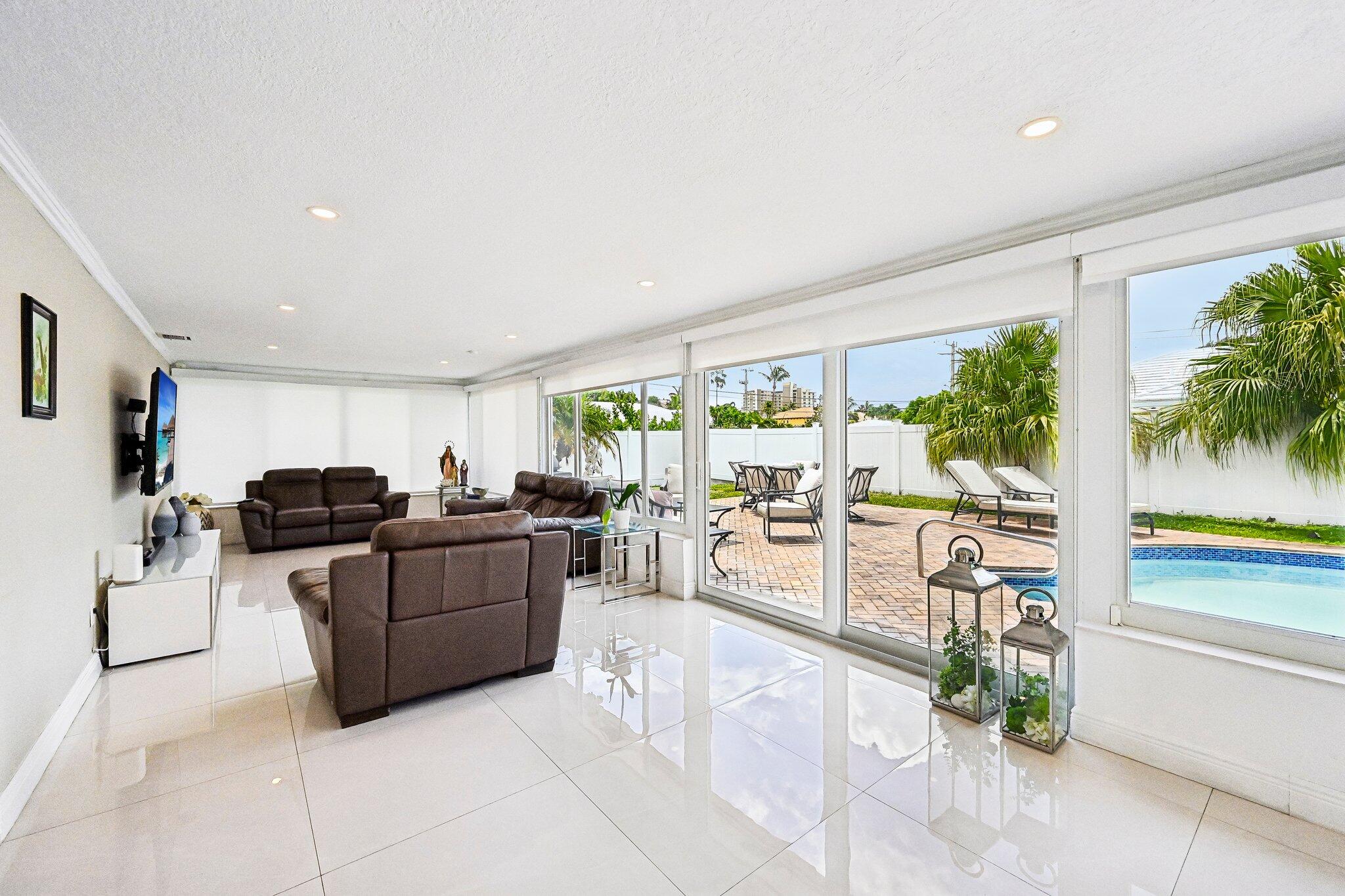 VENETIAN ISLES 2ND SEC - Residential