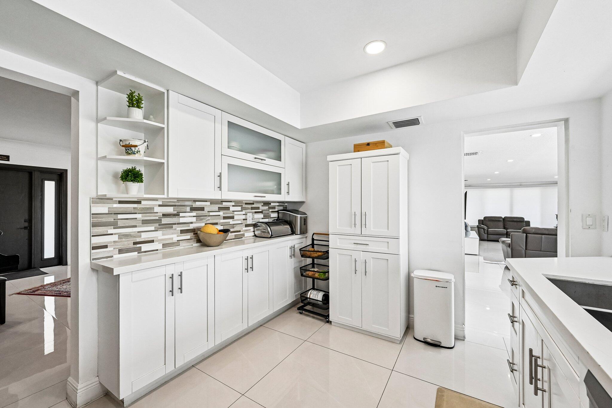 VENETIAN ISLES 2ND SEC - Residential
