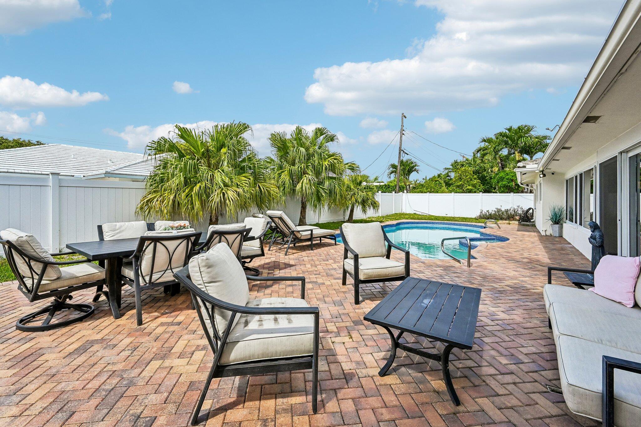 VENETIAN ISLES 2ND SEC - Residential