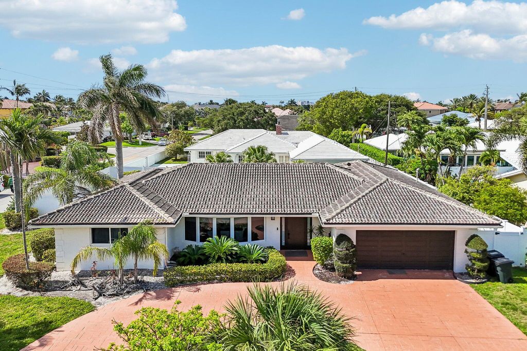 Photo of 2940 NE 39th Court, Lighthouse Point, FL 33064 (MLS # B26033109)