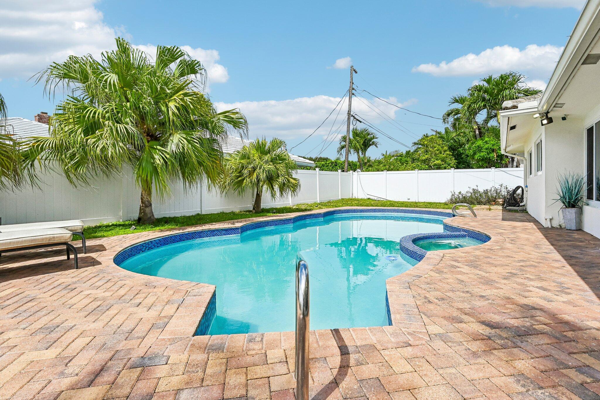 VENETIAN ISLES 2ND SEC - Residential