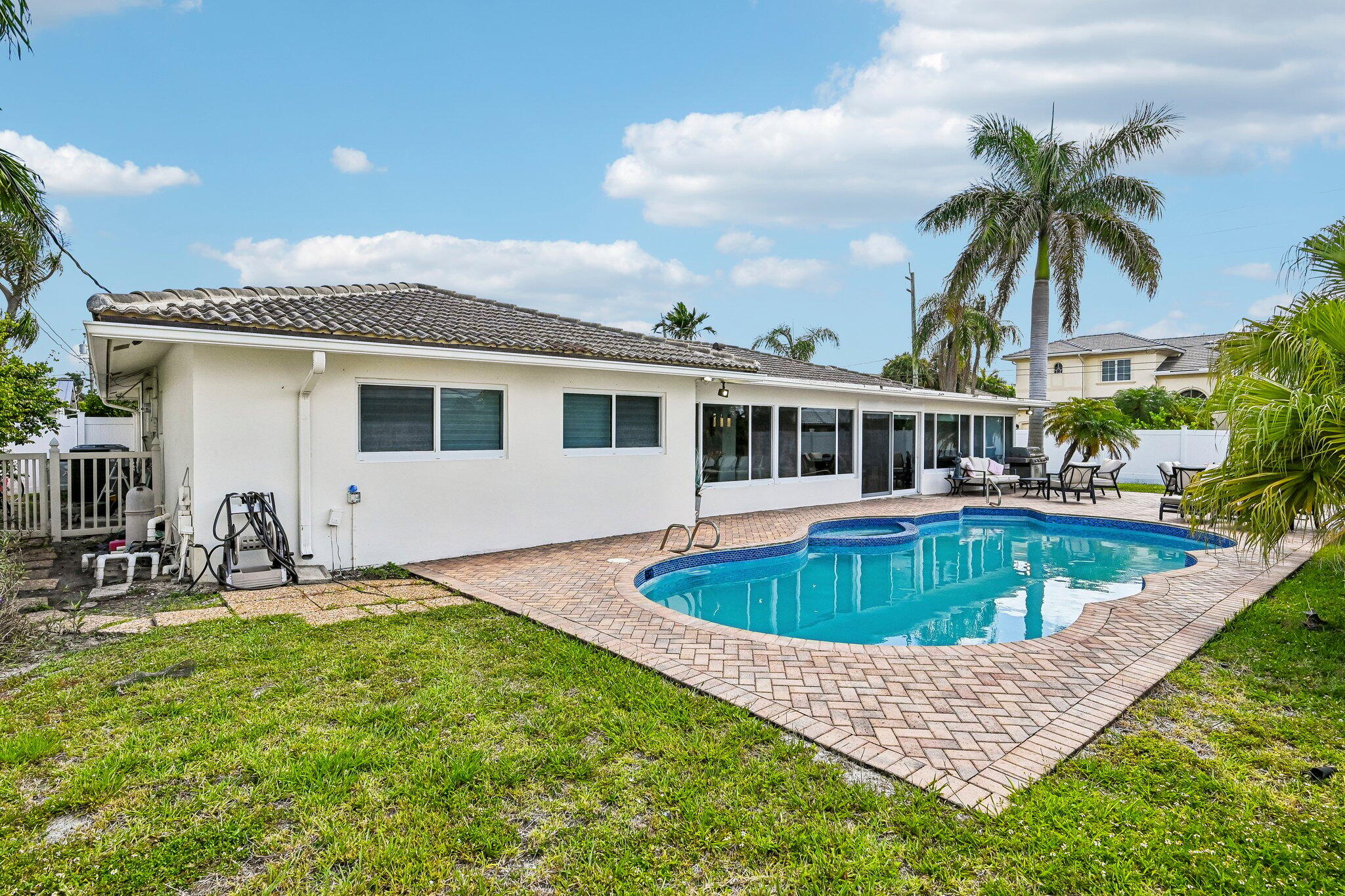 VENETIAN ISLES 2ND SEC - Residential