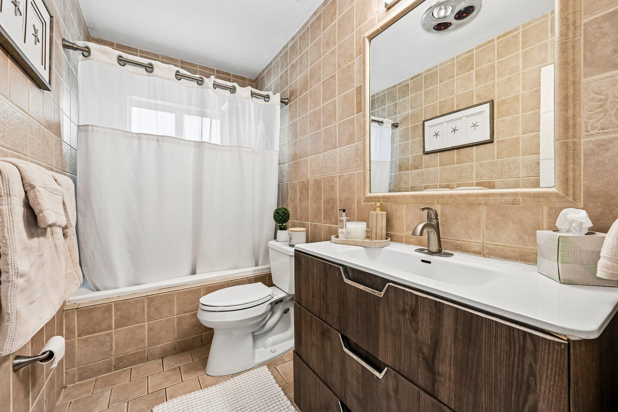 VENETIAN ISLES 2ND SEC - Residential