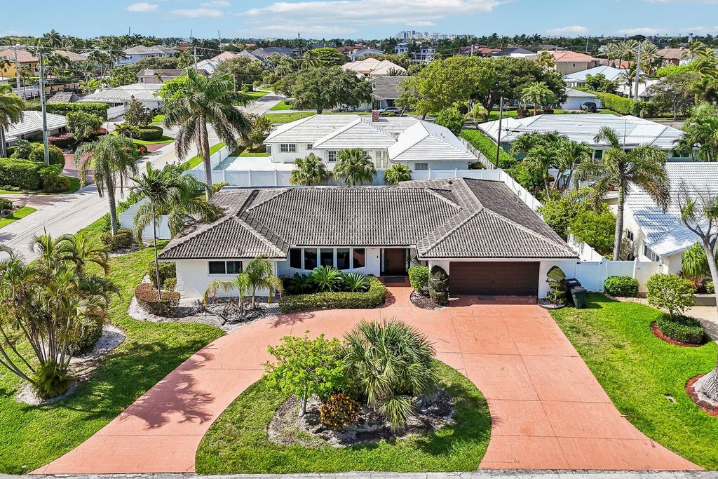Photo of 2940 NE 39th Court, Lighthouse Point, FL 33064 (MLS # B26033109)