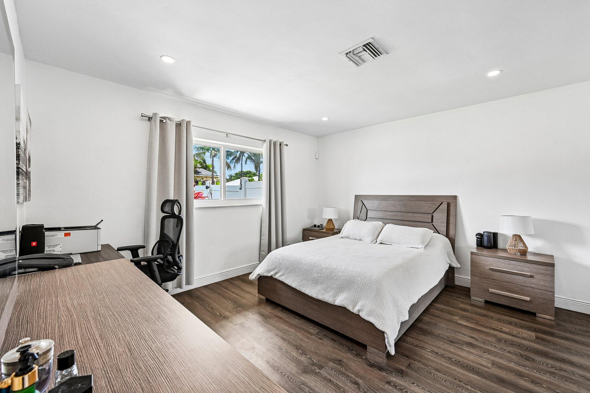 VENETIAN ISLES 2ND SEC - Residential