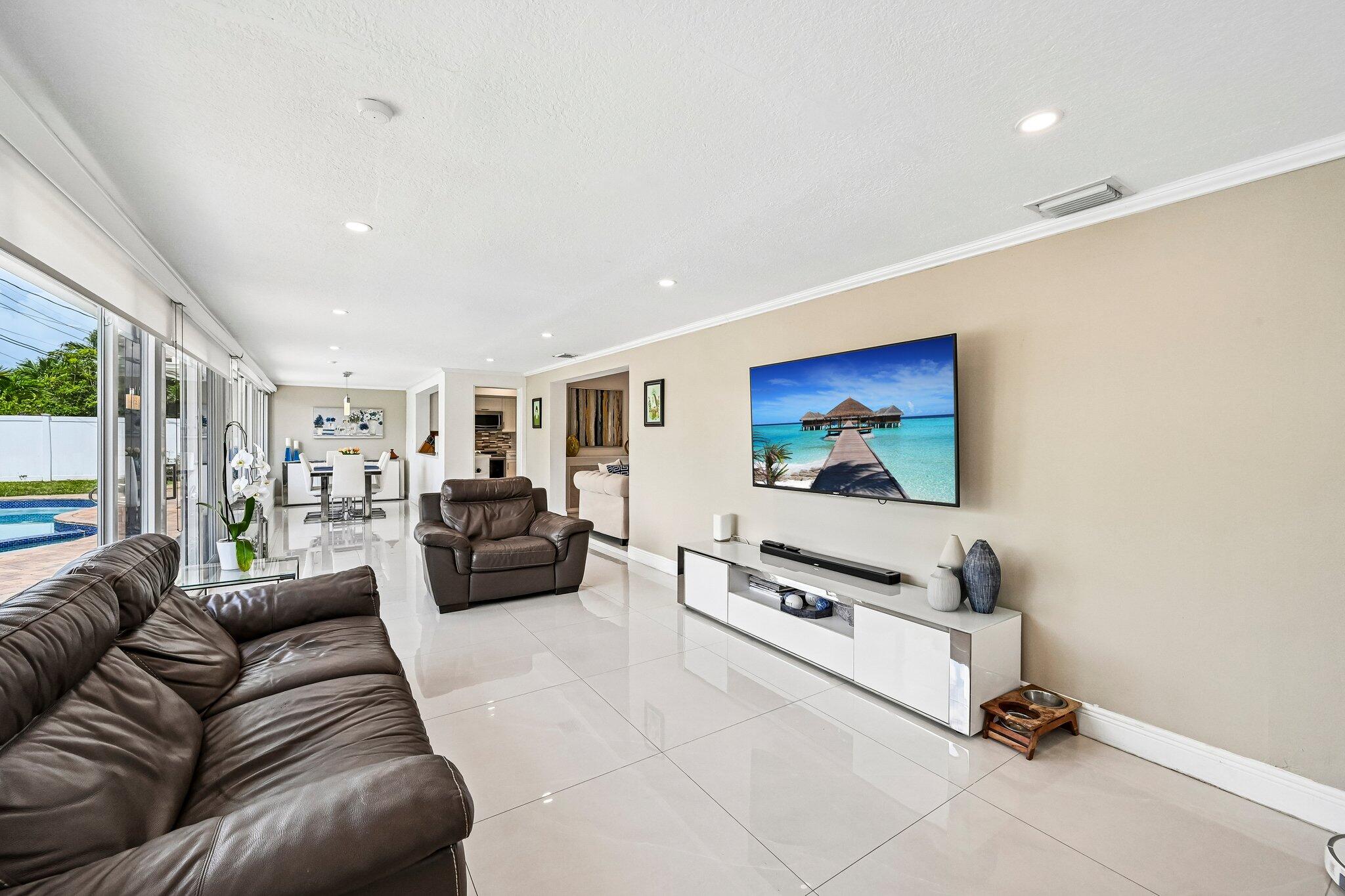 VENETIAN ISLES 2ND SEC - Residential