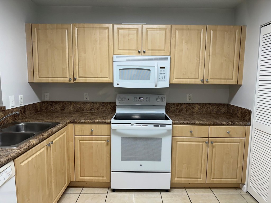 SHERIDAN BEACH CLUB - Residential