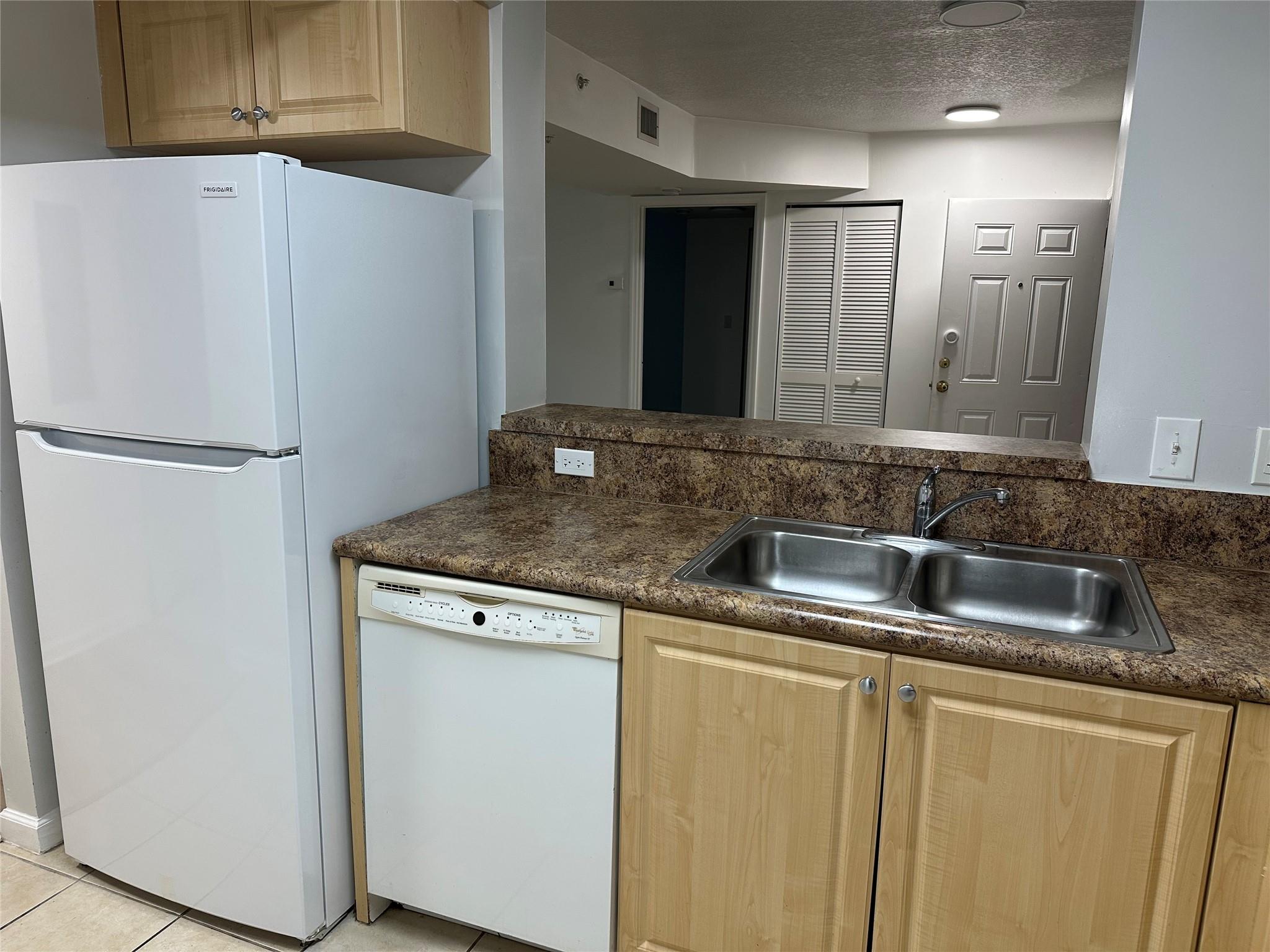 529 E Sheridan St 108