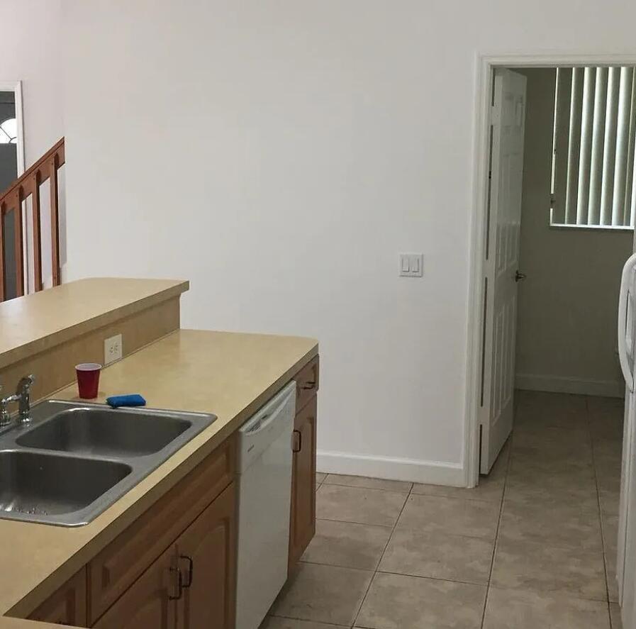 SUGAR POND MANOR OF WELLI - Residential Lease