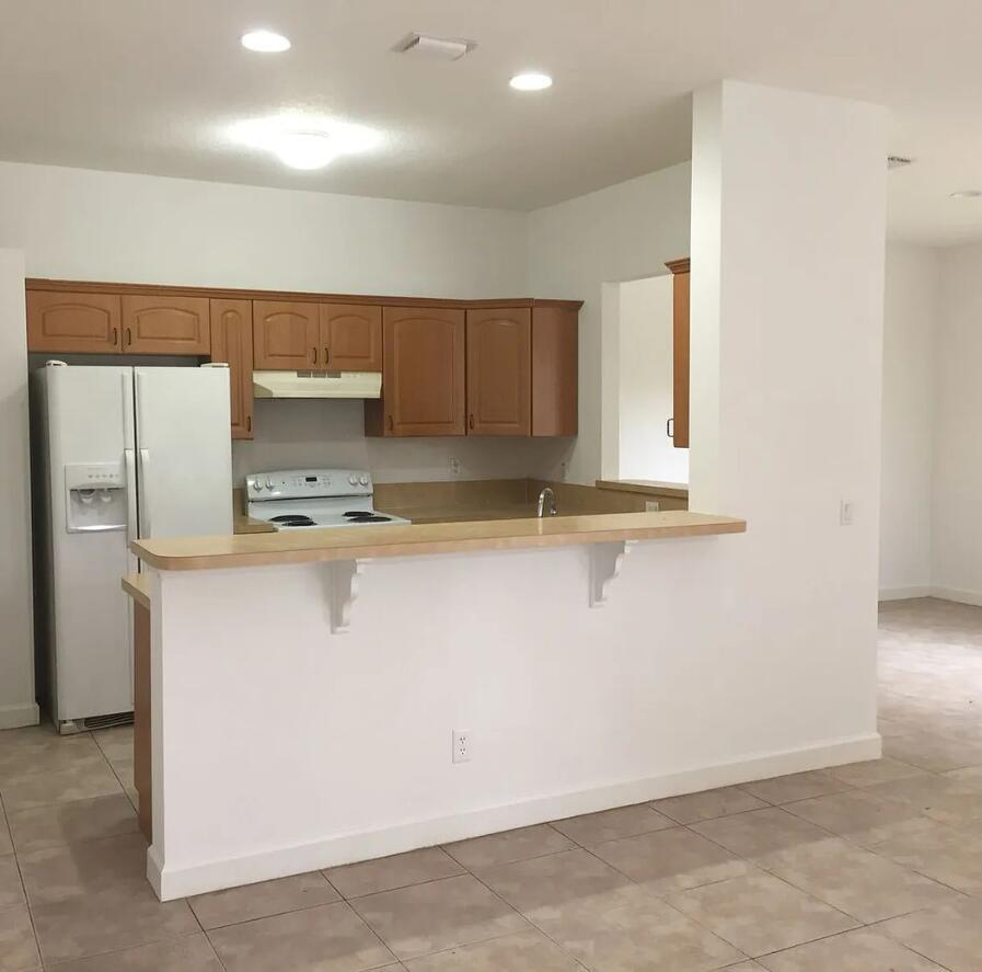 SUGAR POND MANOR OF WELLI - Residential Lease