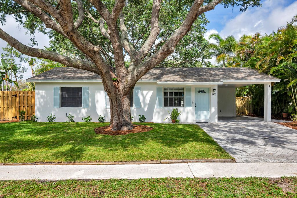 Photo of 808 Iroquois Street, Jupiter, FL 33458 (MLS # B26026020)
