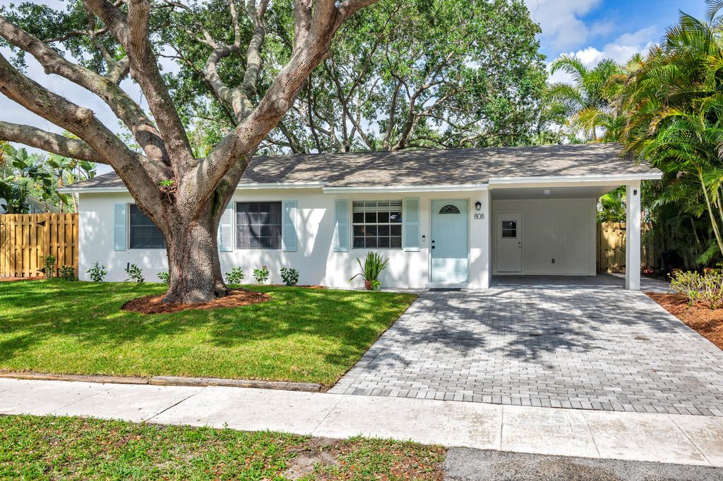 Photo of 808 Iroquois Street, Jupiter, FL 33458 (MLS # B26026020)