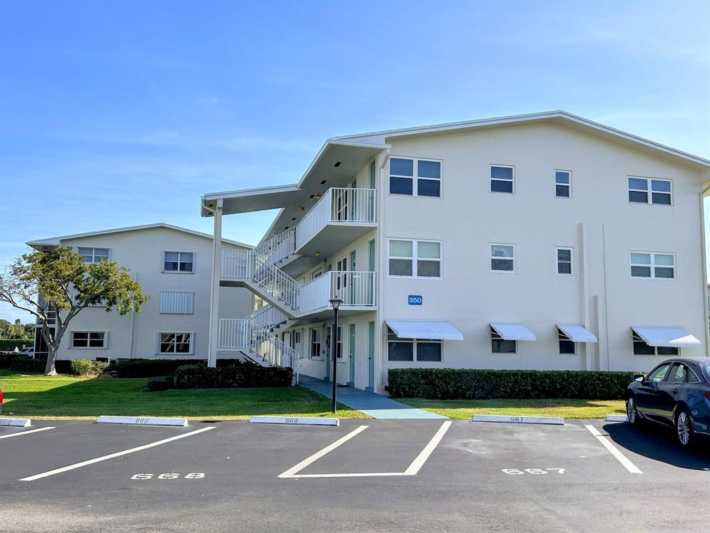 Photo of 350 Horizons E #212, Boynton Beach, FL 33435 (MLS # R11039478)
