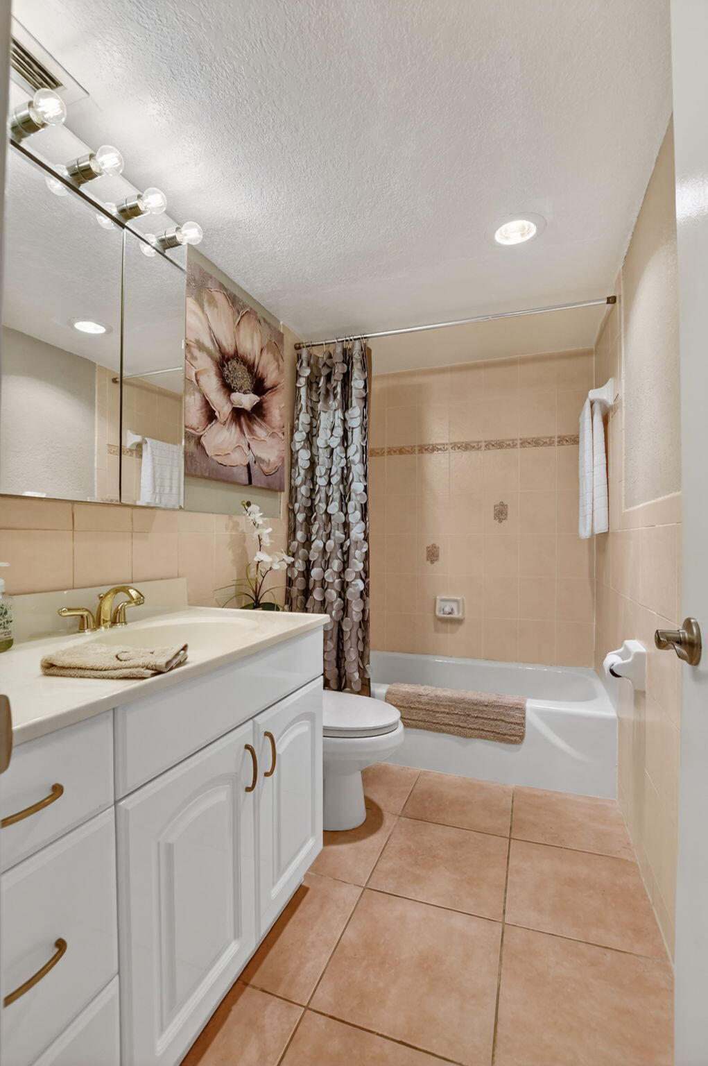 THREE THOUSAND CONDO - Residential Lease