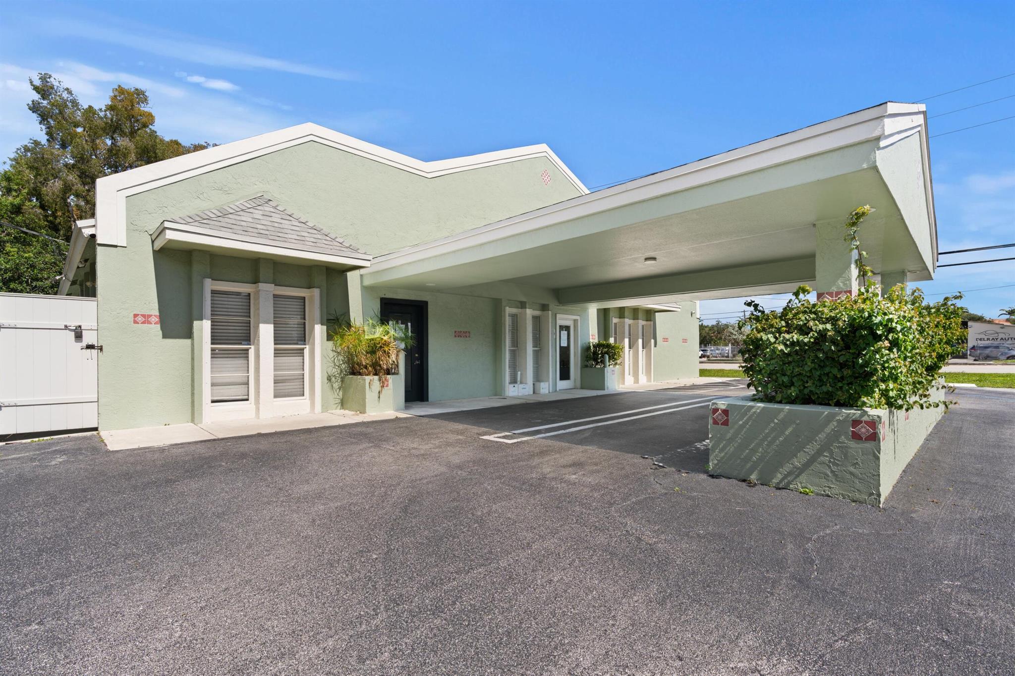 DELRAY GARDEN ESTATES 2 - Commercial Lease